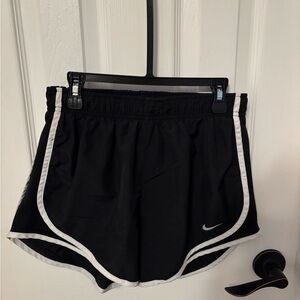 Nike Tempo
Women's Dri-FIT Mid-Rise Brief-Lined Running Shorts size small